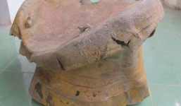 Xây bể, đào móng nhà, 'nhặt' được nửa tạ tiền cổ